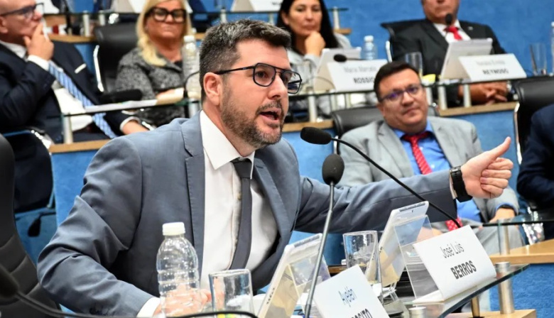 Río Negro: piden explicaciones a Weretilneck por contratos con consultoras y acuerdos externos