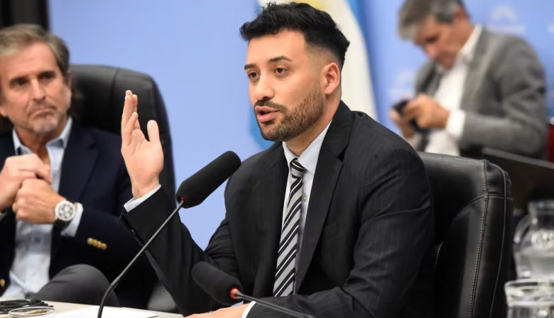 El Gobierno reivindicó la salida de 81.000 estatales y chocó con la oposición por el ajuste
