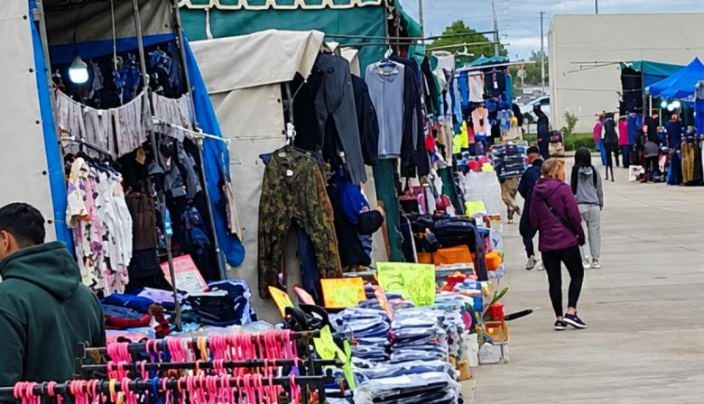 Castro mira para otro lado sobre una feria de emprededores de Córdoba y desataron reclamos