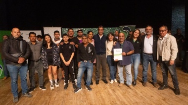 Unas 800 personas recibieron el certificado del programa municipal "Manos que Trabajan" y "Punto Digital".
