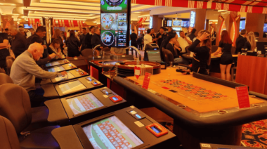 Multaron a 15 comercios en Viedma por incumplir la veda: el Casino abrió hasta las 5 de la mañana.