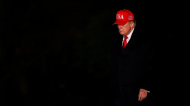 EE.UU. bloquea puertos iraníes en Ormuz y golpea el crudo que va a Asia