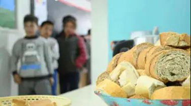 Viedma: UnTER denunció falta de pan en escuelas y estudiantes preparan sentadas