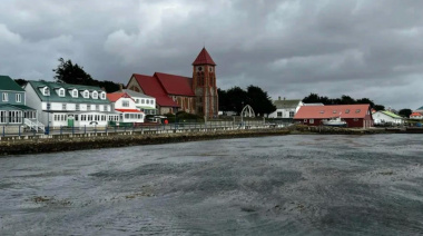 Islas Malvinas: polémica por la producción de salmón y la sobreexplotación del calamar