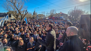 Más de 2.000 trabajadores marcharon en Río Gallegos contra el recorte de fondos municipales