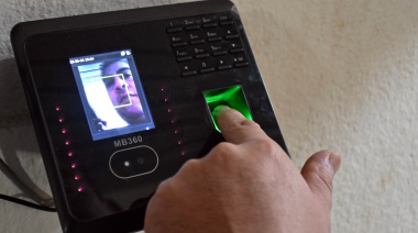 Malestar en Salud por el fichaje facial: trabajadores cuestionan el uso obligatorio de sus celulares