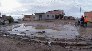 Barro, pozos y calles intransitables: vecinos del 2 de Enero y Loteo Silva piden soluciones
