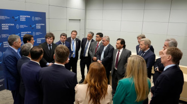 Milei aprovechó París para negociar con los gobernadores