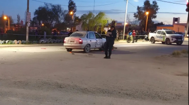 Viedma: murió un adolescente de 17 años en un choque entre auto y moto