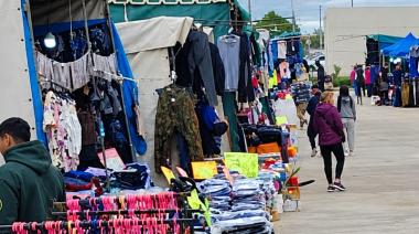 Castro mira para otro lado sobre una feria de emprededores de Córdoba y desataron reclamos