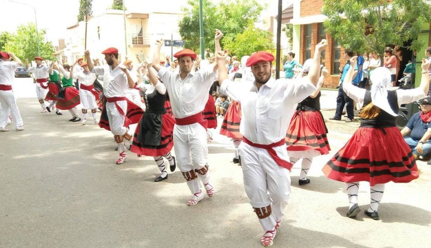La Municipalidad de Viedma lanza un espacio de enseñanza de Danzas Vascas