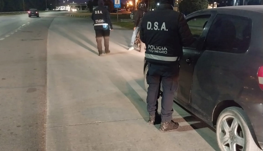 La videovigilancia permitió interceptar dos motos y recuperar un vehículo robado en Cipolletti