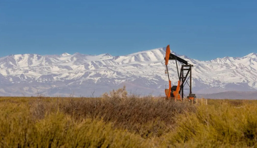 Parálisis petrolera en Santa Cruz: el SIPGER bloquea yacimientos y exige reincorporaciones, inversiones y freno a los despidos