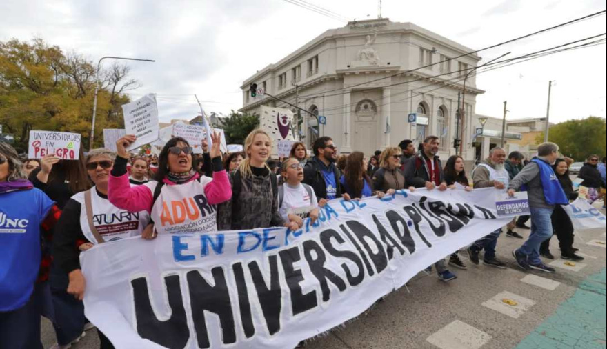 Viedma: las universidades vuelven a reclamar y preparan una nueva marcha federal