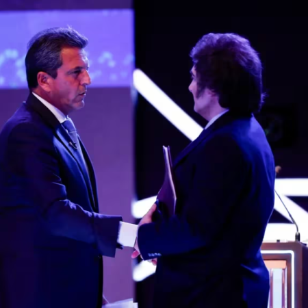 Desde el entorno de Milei reclaman que el candidato pueda leer en el Debate y ponen en duda su participación