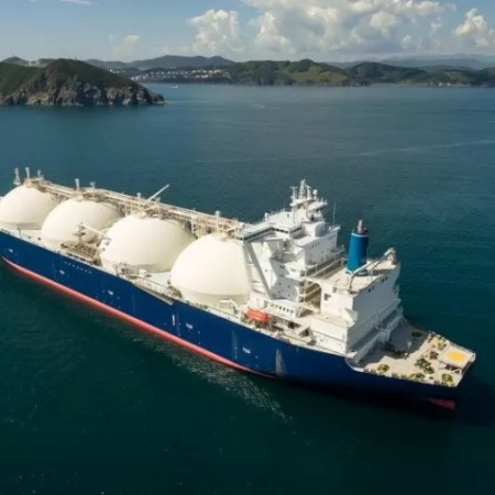 YPF descarta construir una planta terrestre de GNL en Río Negro