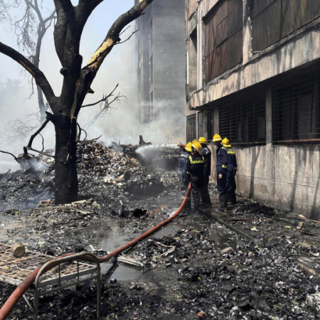 Tragedia aérea en India: un avión de Air India con destino a Londres se estrelló con más de 240 personas a bordo
