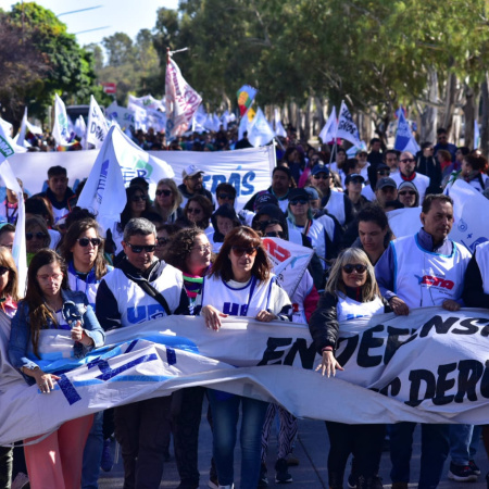Unter mantiene su paro: segunda jornada en defensa salarial