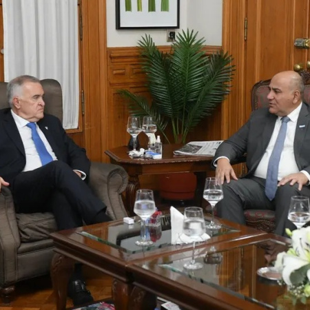 Gobernadores del PJ dialoguista se alejan de Milei y se acercan a Fuerza Patria