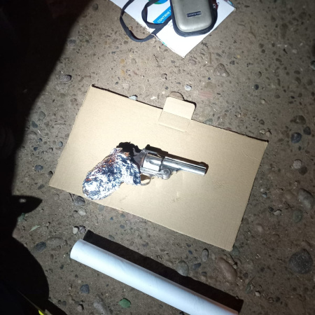 Persecución policial en Viedma: un detenido, un demorado y un arma secuestrada