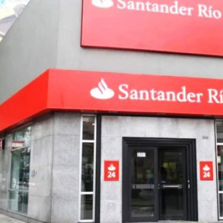 Denuncian despidos y precarización laboral por el cierre de sucursales del Banco Santander en Neuquén y Río Negro