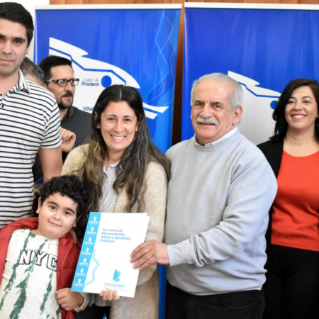 El Intendente Marino entregó 21 lotes sociales a familias de Patagones: un paso clave para la vivienda propia