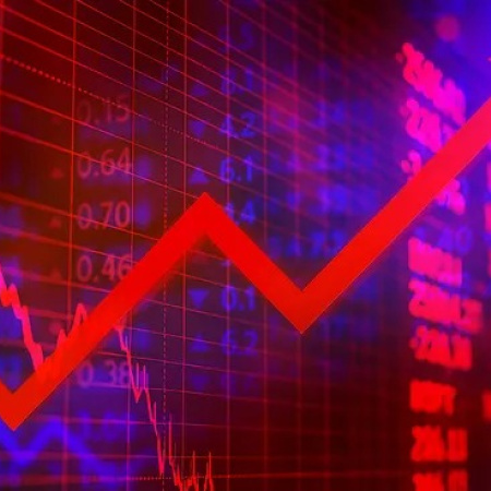 El riesgo país alcanzó a 900 puntos, máximo en cinco meses, y los ADRs profundizaron caídas en Wall Street