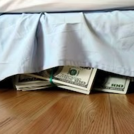 Fiebre por el dólar: en plena era Milei, los argentinos ya atesoran más de u$s21.000 millones y el plan para “sacar los billetes del colchón” queda en evidencia