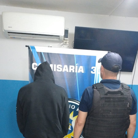 Cuatro jóvenes detenidos tras intentar robar una moto y dañar viviendas en Viedma