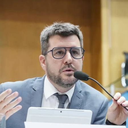 Berros acusó al Gobierno provincial de “perder el rumbo” y de buscar enemigos para ocultar la crisis de gestión