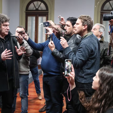 El Gobierno avanza con la derogación de estatutos clave y más de una decena de leyes laborales