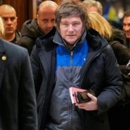 Milei llegó a Oslo para la entrega del Nobel de la Paz a Corina Machado y sorprendió con un mameluco de YPF