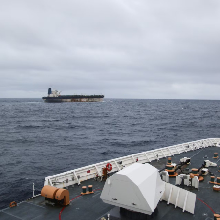 Máxima tensión en el Atlántico: Estados Unidos interceptó un petrolero ruso acusado de transportar crudo venezolano