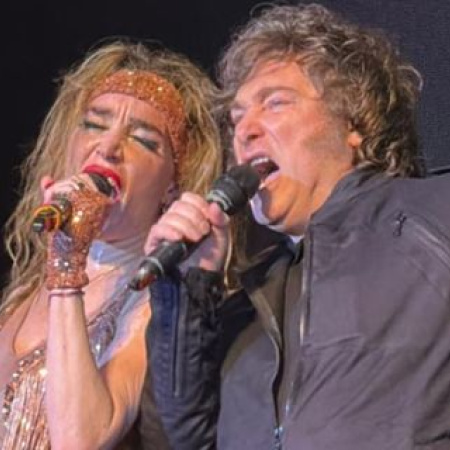 Milei cantó en Mar del Plata mientras la Patagonia ardía: show, arengas y un público complaciente