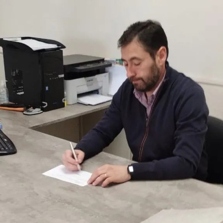 En plena tensión política y social, Román se toma licencia y deja la conducción del municipio de Allen