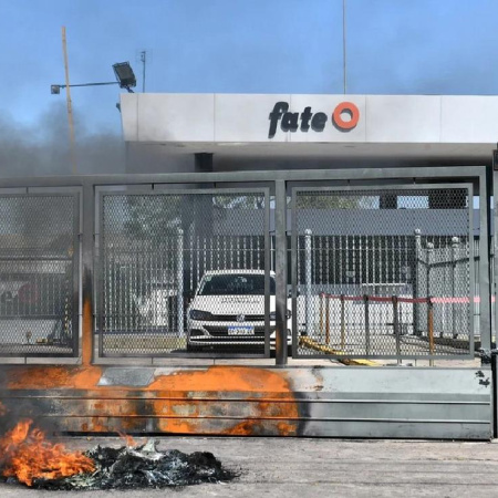 El gobierno suspendió por quince días los despidos en FATE