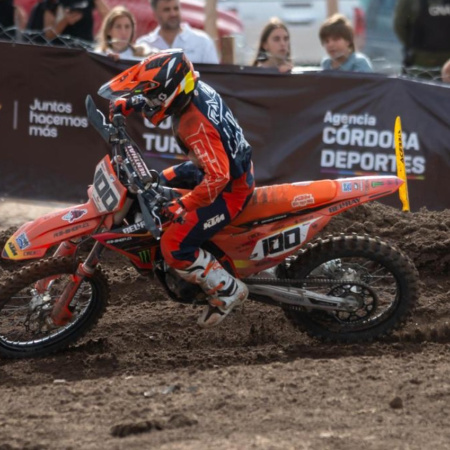 Bariloche ya vive el Mundial: equipos, camiones y boxes en movimiento antes del inicio de la temporada