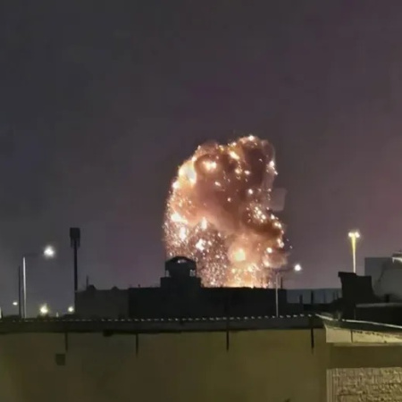 Irán amenaza con atacar destinos turísticos y asegura que mantiene su producción de misiles