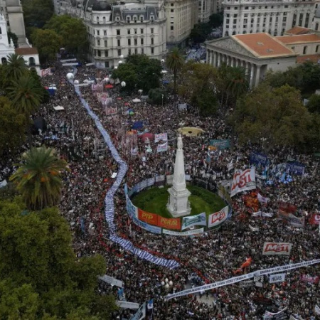 Marcha por el 24 de Marzo: multitudinaria movilización en Plaza de Mayo a 50 años del golpe