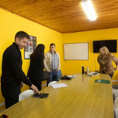 El Gobierno convoca a gremios para desactivar conflictos y reabrir la negociación salarial