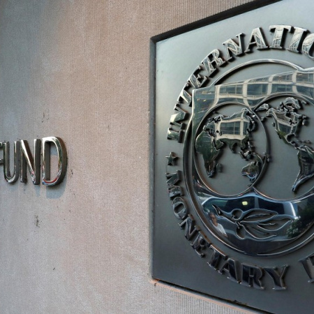 El FMI prevé menos crecimiento más inflación para Argentina en 2026