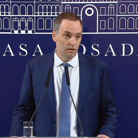Adorni se alista para rendir cuentas ante el congreso en un clima caótico