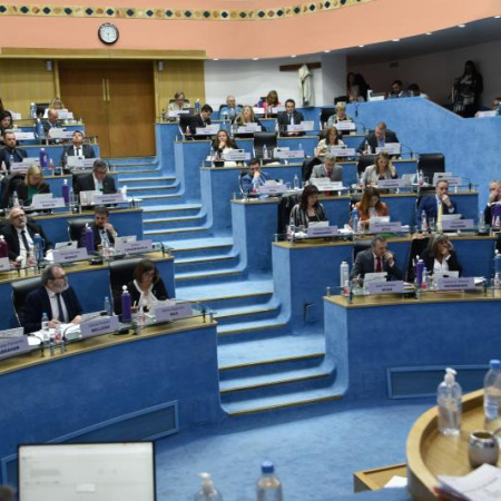 La legislatura aprobó la desregulación farmacéutica: receta electrónica, telefarmacia y debate por la propiedad