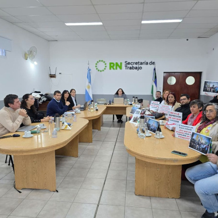 El Gobierno ofreció aumentos por inflación y un plan para pagar deudas salariales