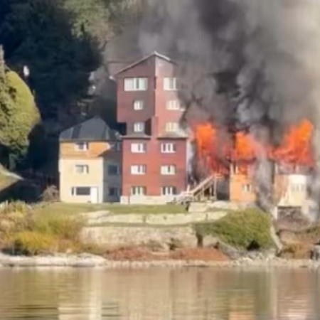 Feroz incendio en el histórico Hotel Huemul de Bariloche