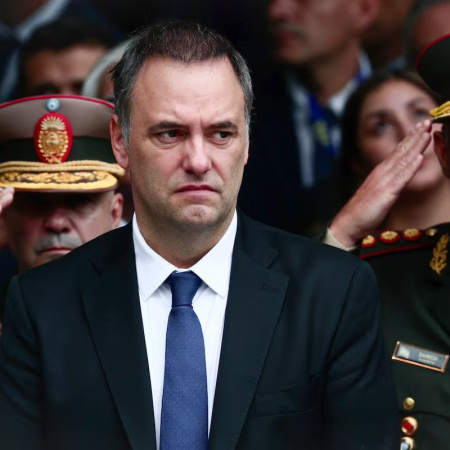 Los socios de Milei le sueltan la mano a Adorni y piden su salida del Gabinete