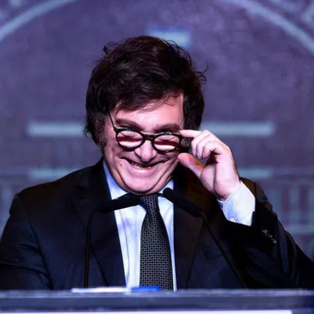 Milei denunció el monopolio de Clarín, pero terminó habilitando la megafusión de Telecom y Movistar