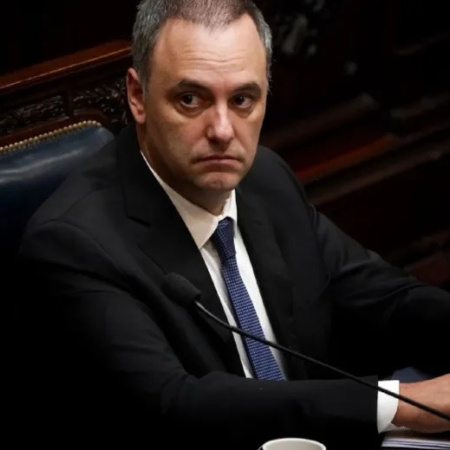 Adorni deja de ser vocero en medio del escándalo por los USD 500.000 no declarados