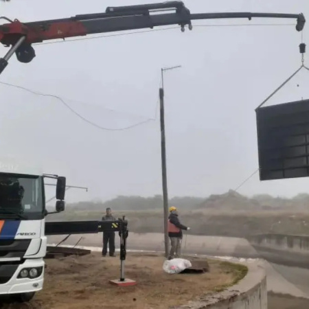 Río Negro renueva compuertas clave del sistema de riego del IDEVI