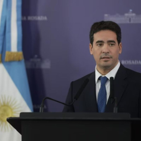 Ravier admitió que el dólar podría llegar a $1800